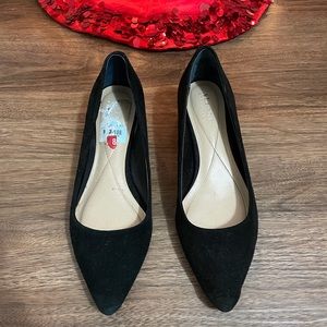 Great velvet winter shoe. In good shape.